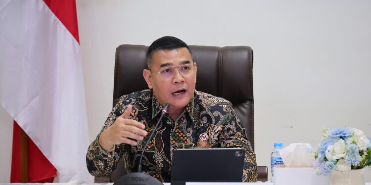 Wakil Menteri (Wamen) ATR/Wakil Kepala (Waka) BPN, Ossy Dermawan, dalam sesi Pengarahan dan Motivasi pada Pelatihan dan Sertifikasi Manajemen Risiko Tingkat Lanjut Tahun 2025, di Gedung BPSDM Kementerian ATR/BPN.(Foto Kementerian ATR BPN)