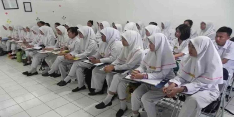 Ilustrasi Gambar Kuliah Perawat