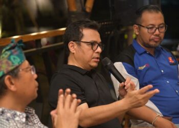 Wamenkomdigi Nezar Patria ngobrol bareng komunitas TIK Bali di Istana Taman Jepun, Denpasar, Bali, Jumat (31/10/2025). (Foto: Pey HS/Komdigi)