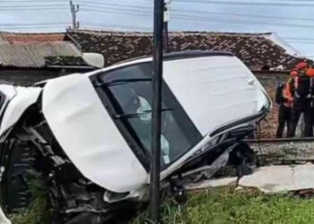 Kondisi Mobil Tertemper Kereta Api di perlintasan liar kilometer 16+4 petak jalan antara Sukoharjo-Pasarnguter
