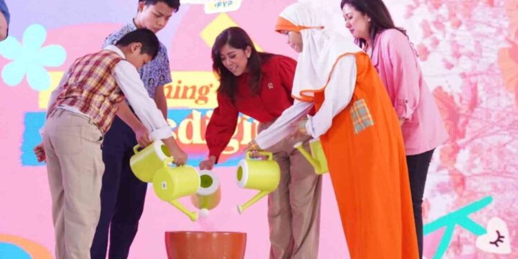Menteri Komunikasi dan Digital (Menkomdigi), Meutya Hafid, menyatakan bahwa kehadiran Tunasdigital.id semakin mempertegas komitmen negara dalam memastikan ruang digital yang aman dan sehat bagi anak-anak Indonesia. Hal itu disampaikan Menkomdigi Meutya Hafid dalam sosialisasi PP Tunas sekaligus peluncuran Tunasdigital.id di Jakarta, Sabtu (1/11/2025). (Foto: Amiriyandi/Ditjen KPM Kemkomdigi)
