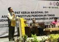 Foto : Plt. Deputi Bidang Pencegahan, Drs. Pangarso Suryotomo, M.MB, menjadi narasumber pada Plenary Session 3 bertajuk “Kolaborasi Perguruan Tinggi dalam Penanggulangan Bencana" di Kota Ungaran, Kabupaten Semarang pada Sabtu, 1 November 2025. (Kedeputian Bidang Pencegahan)
