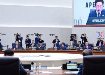 Presiden Republik Indonesia, Prabowo Subianto menyampaikan national speech di Konferensi Tingkat Tinggi (KTT) Kerja Sama Ekonomi Asia Pasifik (APEC) 2025 di Hwabaek International Convention Centre (HICO), Gyeongju, Republik Korea, pada JJumat (31/10/2025). (Foto: BPMI Setpres/Muchlis Jr)