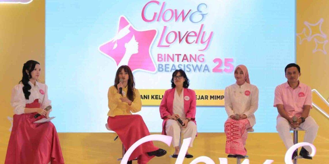 Sesi talkshow menghadirkan sosok yang menginspirasi untuk memberikan aspirasi dan semangat bagi para Adik Bintang penerima manfaat Glow & Lovely Bintang Beasiswa 2025