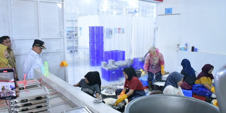 Bupati Agam Pastikan Standar Gizi dan Kebersihan di SPPG Nagari Lambah