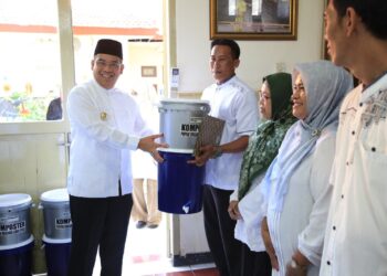 Enam Belas Sekolah di Probolinggo Terima Penghargaan Adiwiyata 2025