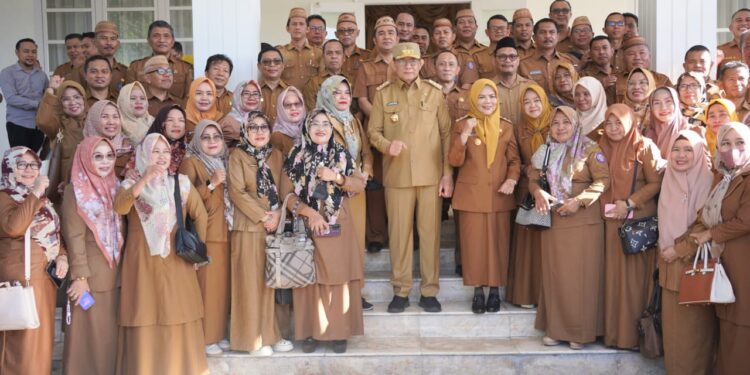 Guru Non-database di Gorontalo Terima Gaji Setelah Penantian Panjang
