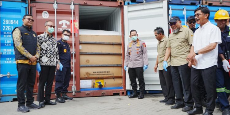 Kapolri dan Bea Cukai Bongkar Ekspor Ilegal 87 Kontainer