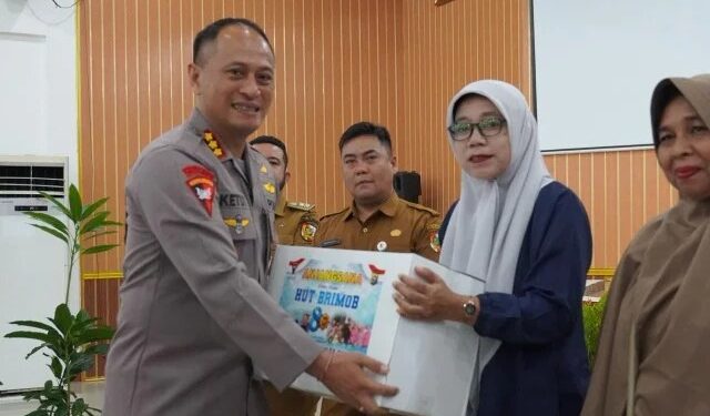 Satbrimob Polda Riau Adakan Bakti Sosial di Hari Jadi ke-80