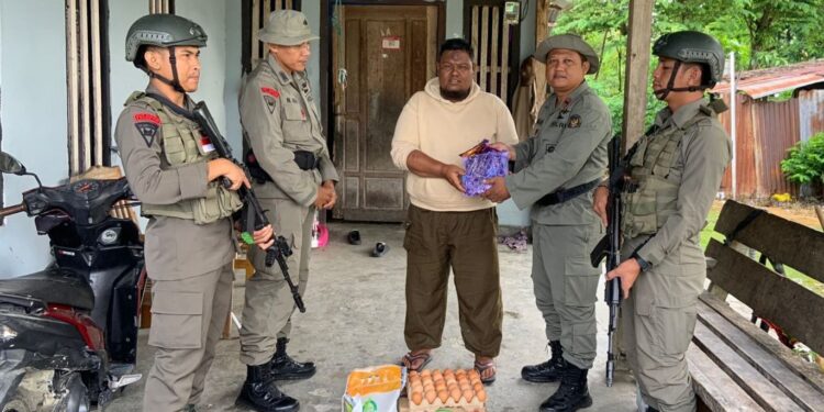 Satgas Madago Raya Berikan Bantuan Sosial kepada Eks Napiter di Poso