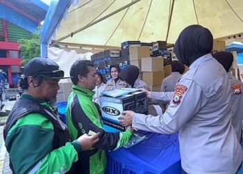 Polresta Malang Kota Distribusikan Ribuan Helm dan Rompi untuk Pengemudi Ojol