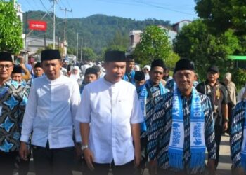 Pemkab Kayong Utara Berangkatkan 27 Tokoh Agama untuk Umrah
