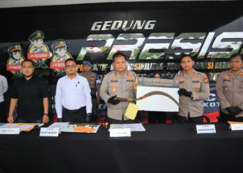 Dua Pemuda di Jatisampurna Ditangkap Polisi karena Membawa Senjata Tajam