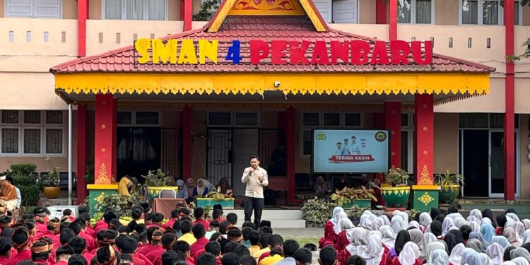 Densus 88 AT Polri Adakan Sosialisasi Pencegahan IRET di SMAN 4 Pekanbaru