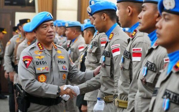 Komjen Pol. Dedi Prasetyo Terima Penghargaan dari FH Unbraw