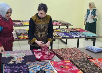 Dekranasda Jawa Timur Gelar Pelatihan Desain Fashion Batik untuk Generasi Muda