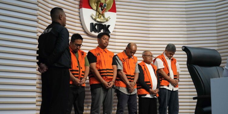KPK Menahan Lima Tersangka Korupsi Dana PEN di Situbondo