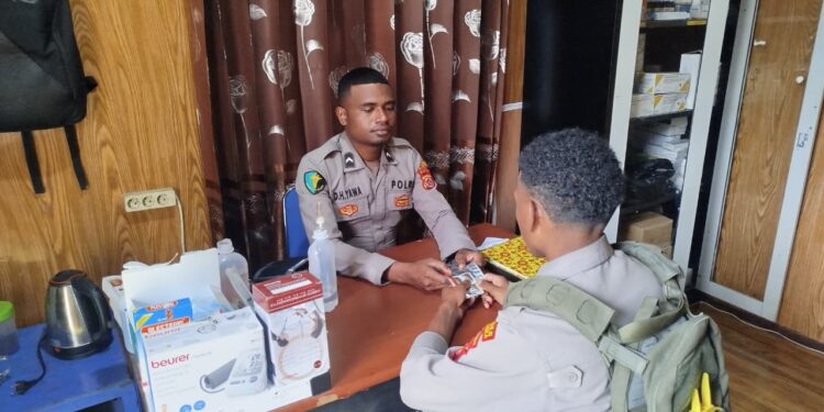 Dokkes Polres Tolikara Jaga Kesehatan Personel untuk Pelayanan Optimal