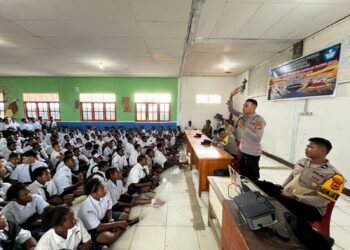 Polres Tolikara Adakan Sosialisasi Penerimaan Siswa Kemala Taruna Bhayangkara di SMP Karubaga