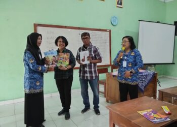 Pasbuja Kawi Merapi Dorong Literasi Melalui Gerakan Sastrawan Masuk Sekolah di Sleman