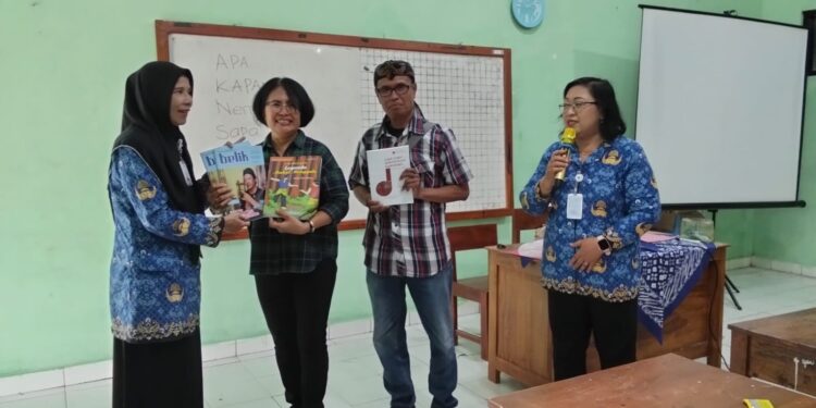 Pasbuja Kawi Merapi Dorong Literasi Melalui Gerakan Sastrawan Masuk Sekolah di Sleman