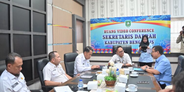 Sekda Bengkalis dan RRI Pekanbaru Bahas Hibah Tanah untuk Penguatan Siaran