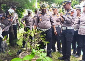 Ditlantas Polda Riau Laksanakan Penanaman 21.000 Pohon dalam Program Green Policing