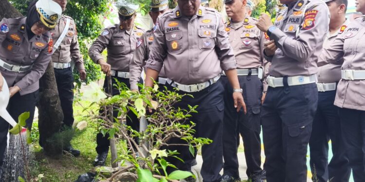Ditlantas Polda Riau Laksanakan Penanaman 21.000 Pohon dalam Program Green Policing