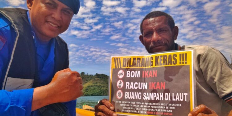 Bhabinkamtibmas Kampung Enggros Dorong Masyarakat Jaga Kelestarian Laut