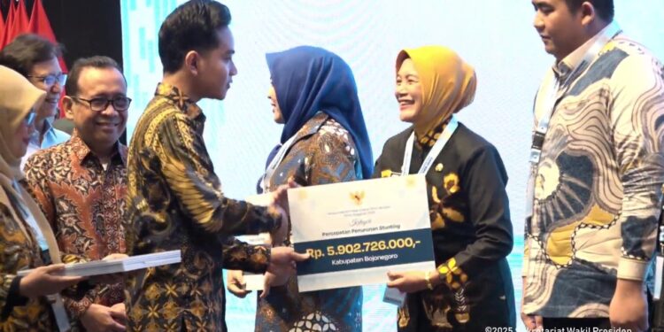 Bojonegoro Raih Penghargaan Nasional dalam Penurunan Stunting