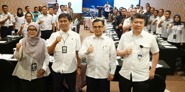 Kemenhub Rancang Strategi Baru untuk Atasi Kemacetan di Pelabuhan Ketapang