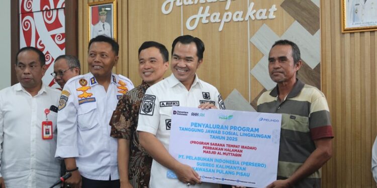 Pelindo Berikan Bantuan TJSL untuk Atasi Stunting dan Dukung Pendidikan di Pulang Pisau