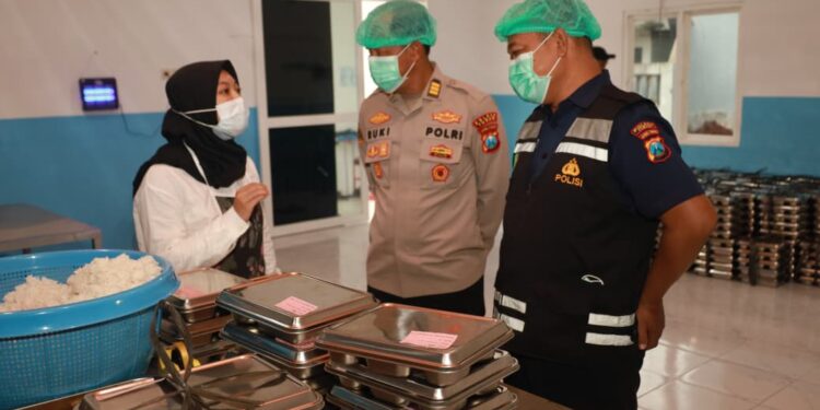 Polres Tuban Pantau Distribusi Makanan Bergizi untuk Pastikan Keamanan
