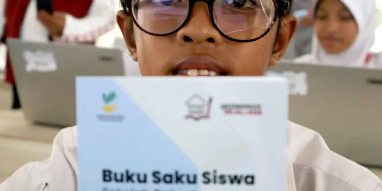 Kemensos Distribusikan 16.000 Laptop untuk Tingkatkan Pembelajaran di Sekolah Rakyat