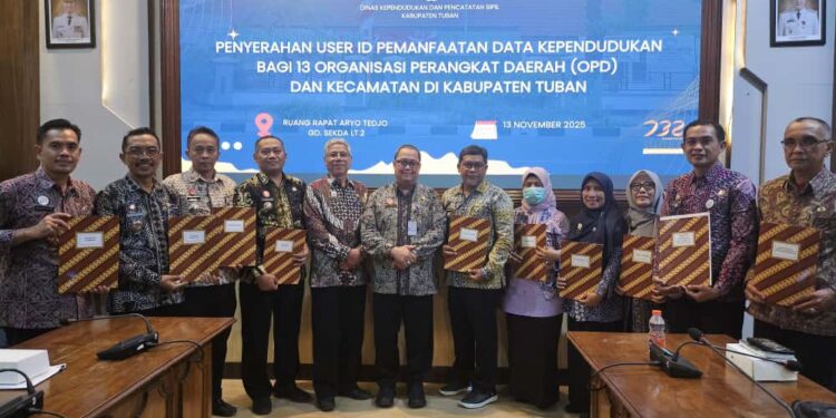Pemkab Tuban Serahkan Akses Data Kependudukan kepada 13 Instansi
