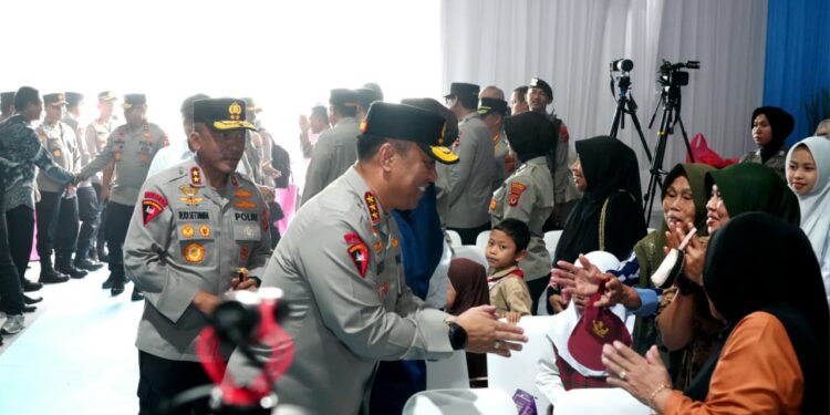 Wakapolri Gelar Bakti Sosial dan Santunan di SMA Kemala Taruna Bhayangkara Bogor