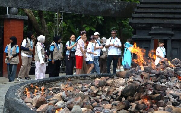 Peserta Olimpiade Sains Asia Menikmati Kebudayaan di Geopark Kayangan Api Bojonegoro
