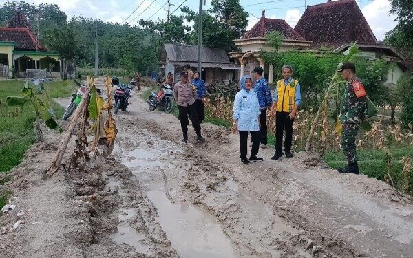 Pemkab Bojonegoro Tingkatkan Infrastruktur Jalan Desa untuk Akses Lebih Baik