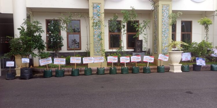 Peringatan Hari Jadi Tuban Diwarnai Penanaman Tanaman Produktif