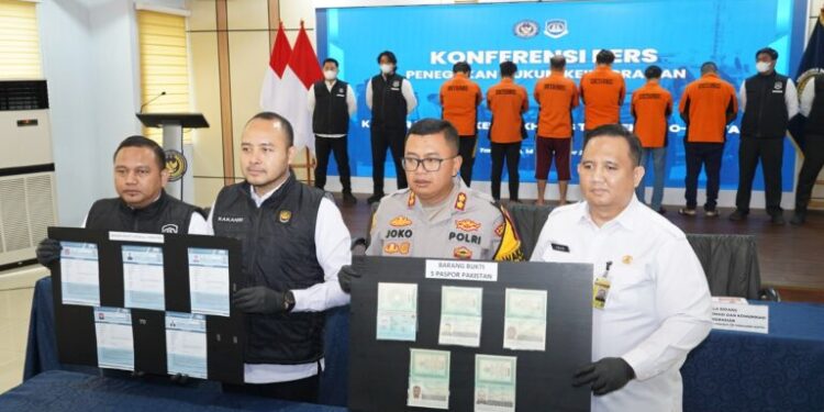 Imigrasi Soekarno-Hatta Deportasi Enam WNA karena Pelanggaran Izin Tinggal