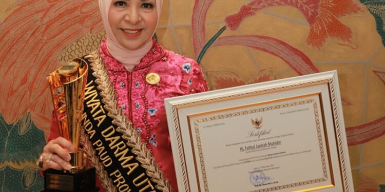 Bunda PAUD Kalsel Terima Penghargaan Wiyata Darma Utama