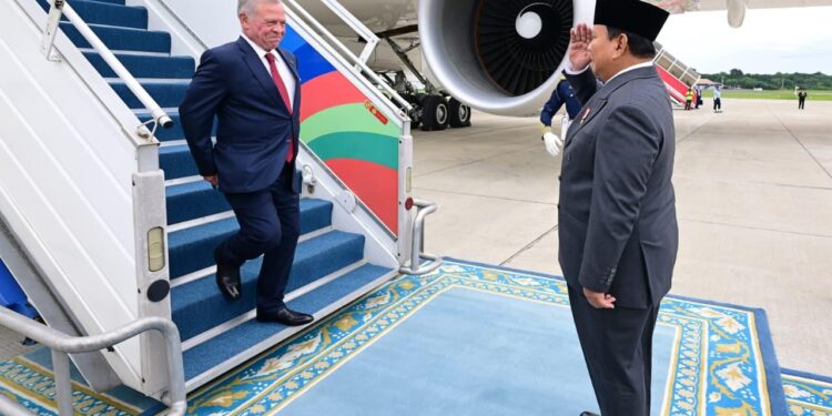 Prabowo Sambut Hangat Raja Abdullah II di Jakarta