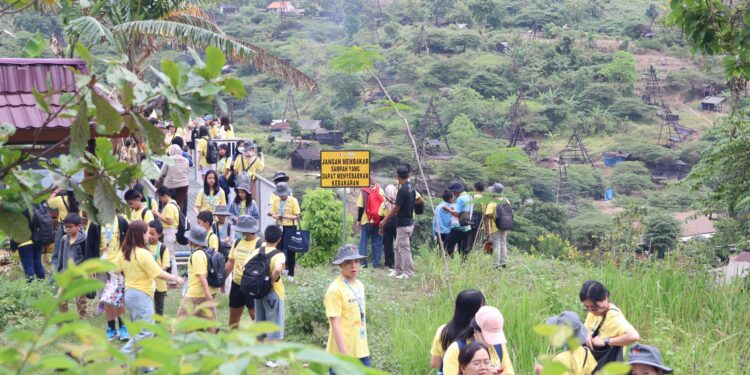 Delegasi ASMOPSS Terpesona Geopark Wonocolo dan Belanja Ledre Bojonegoro