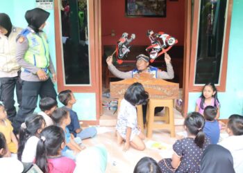 Polri Gelar Bantuan Sosial dan Layanan Kesehatan di Desa Maribaya