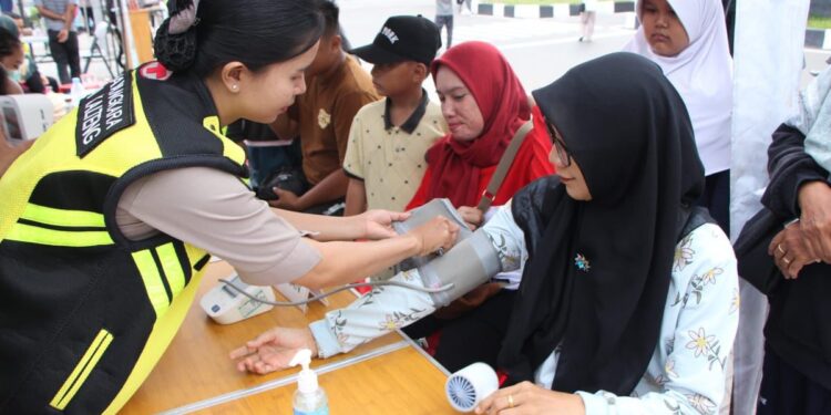 Layanan Kesehatan Gratis di CFD Palangka Raya oleh Rumkit Bhayangkara Polda Kalteng