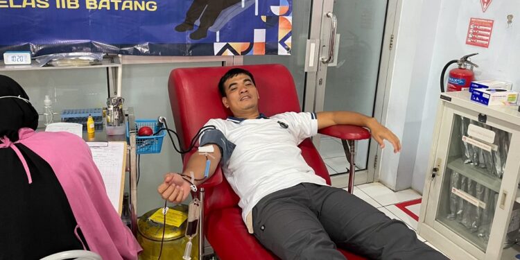 Lapas Batang Selenggarakan Donor Darah untuk Peringati Hari Bakti Kemenimipas