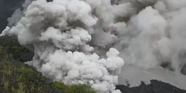 Status Gunung Semeru Meningkat Menjadi Awas, Warga Diminta Waspada