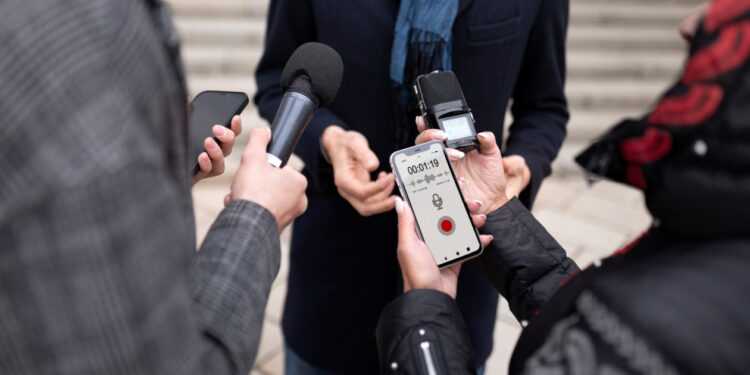 Pakar UGM Bahas Peran Newsfluencer dan Tantangan Etika di Media Sosial