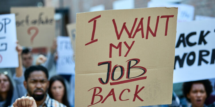 Penurunan Tren PHK, Pakar UGM Bahas Dampak Kebijakan Menteri Keuangan