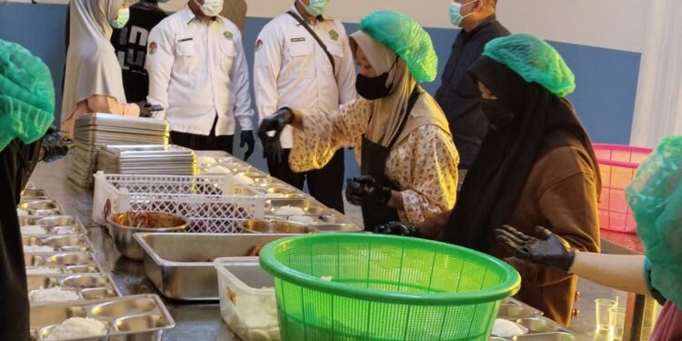 Kemenag Sumenep dan Penyuluh Agama Tinjau Dapur MBG di Ellak Daya